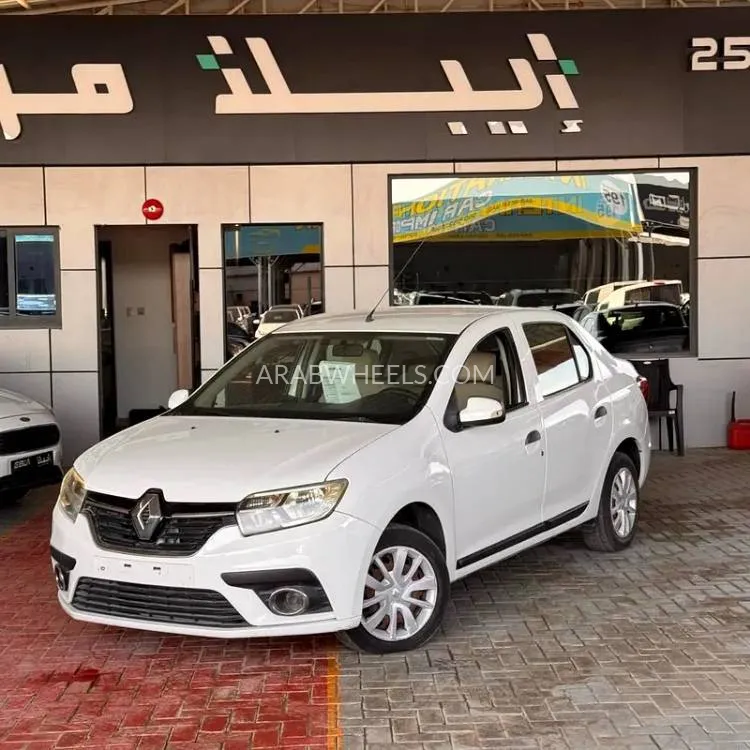 Renault Symbol 2017 for Sale in Ajman Image-3