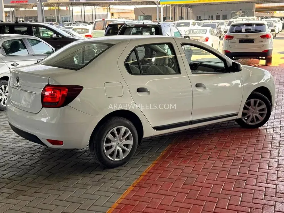 Renault Symbol 2017 for Sale in Ajman Image-6
