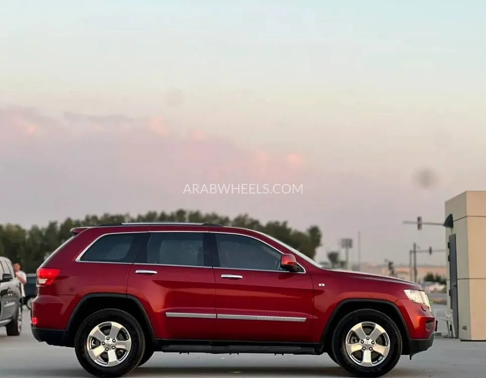 Jeep Cherokee 2012 for Sale in Sharjah Image-6