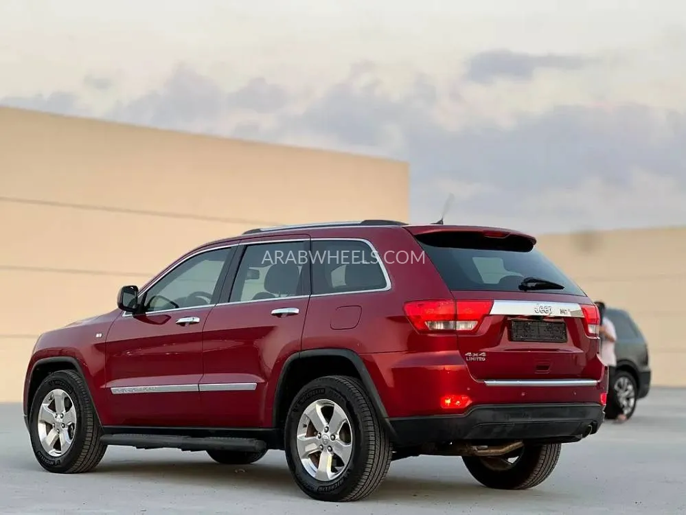 Jeep Cherokee 2012 for Sale in Sharjah Image-8