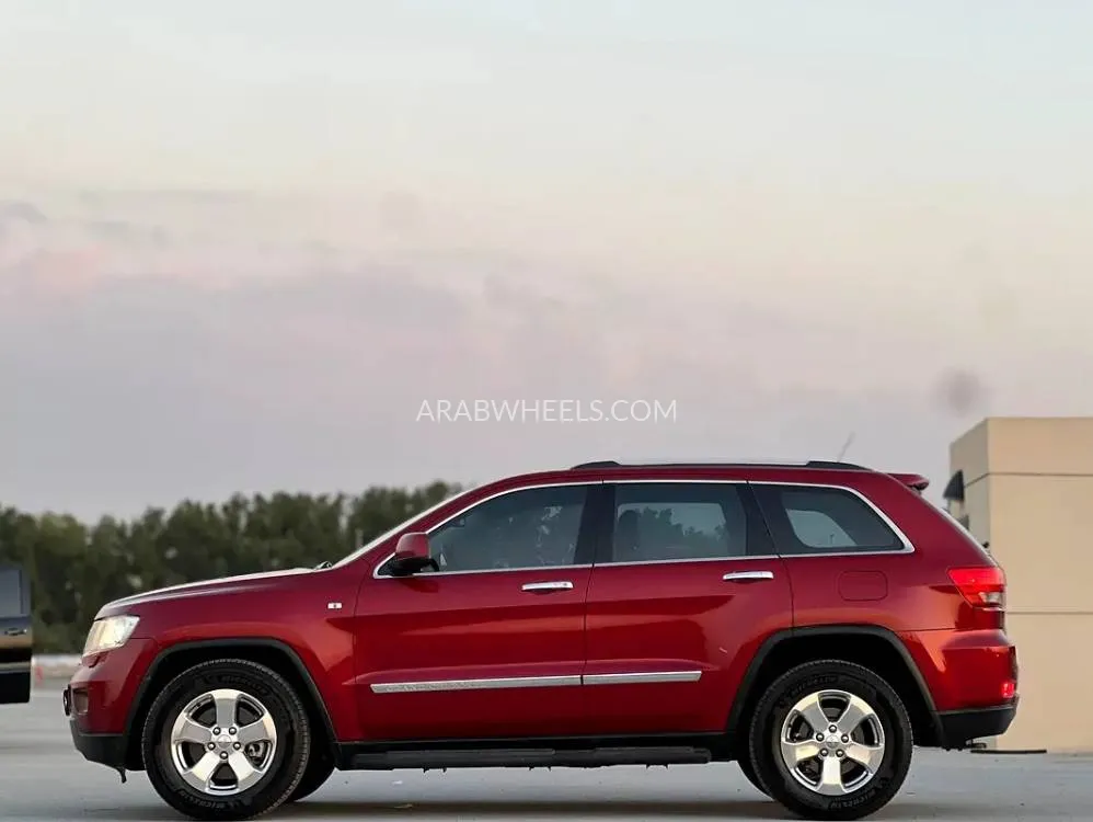 Jeep Cherokee 2012 for Sale in Sharjah Image-11