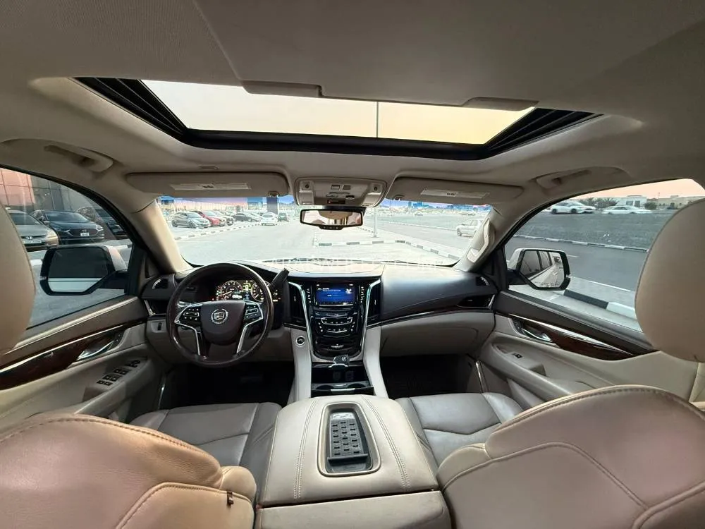 كاديلاك إسكاليد 2015 for Sale in الشارقة Image-5