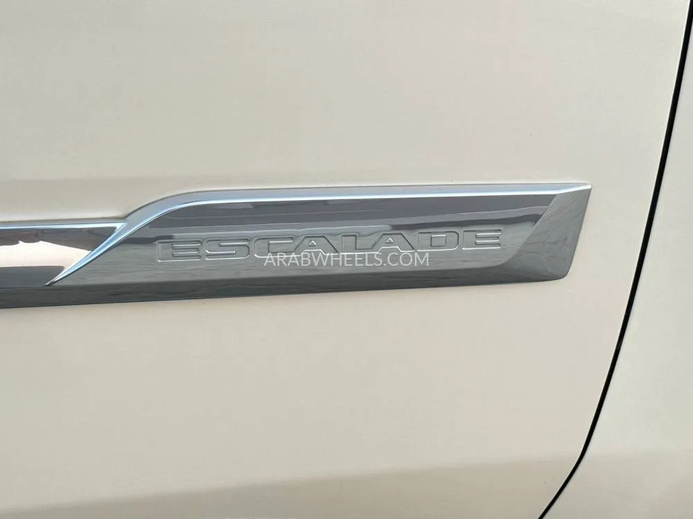 كاديلاك إسكاليد 2015 for Sale in الشارقة Image-21