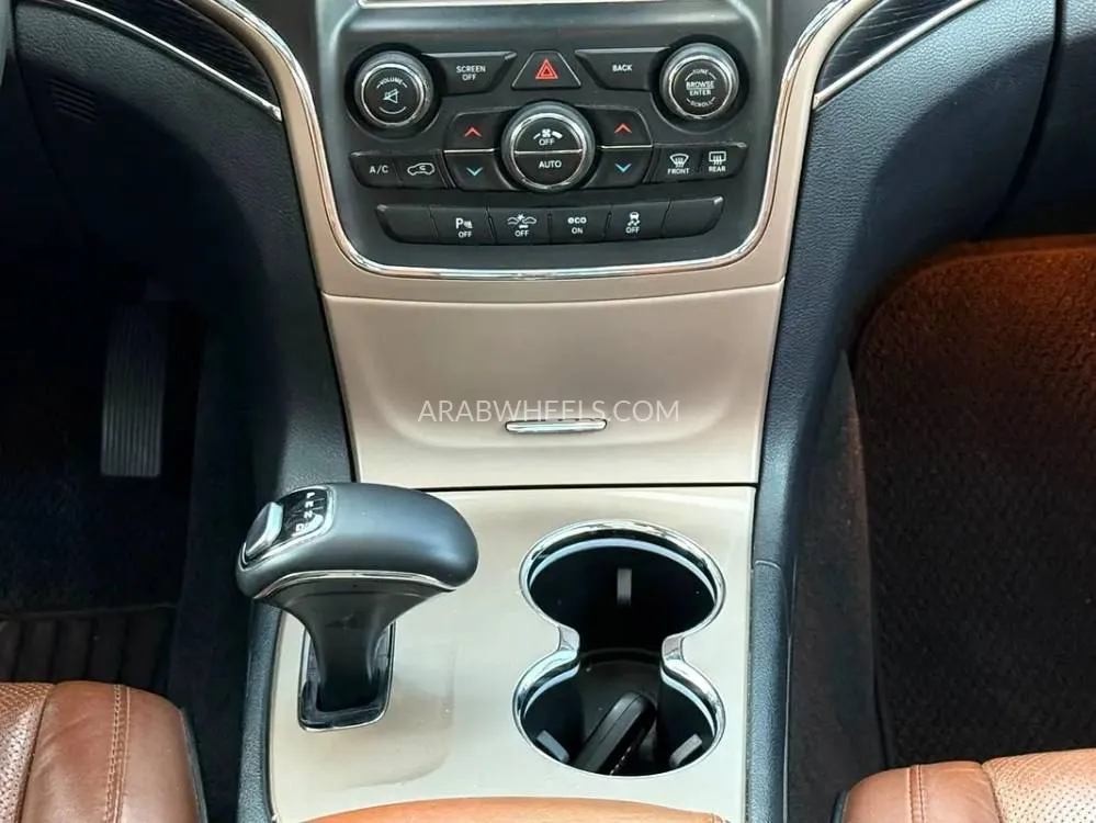 Jeep Cherokee 2015 for Sale in Sharjah Image-3
