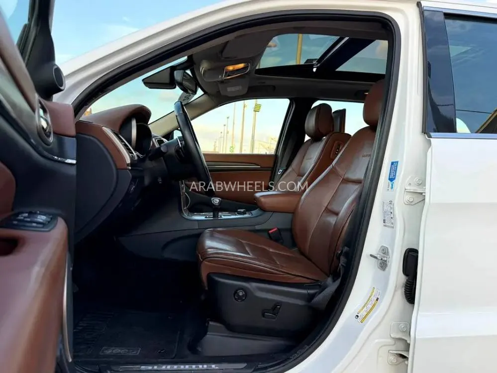 Jeep Cherokee 2015 for Sale in Sharjah Image-7