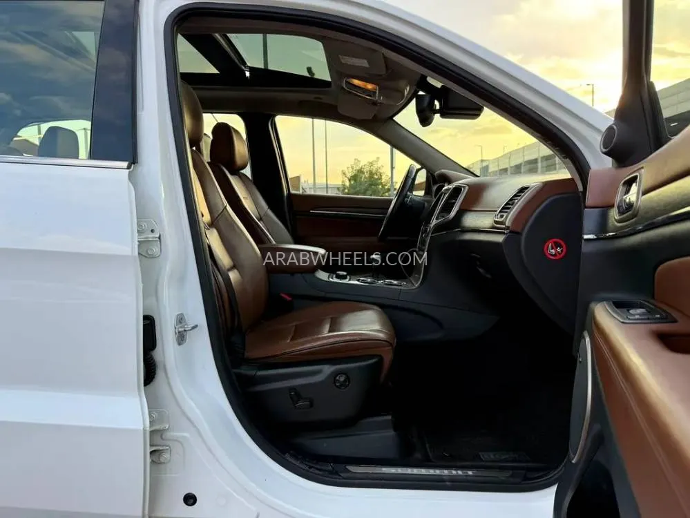 Jeep Cherokee 2015 for Sale in Sharjah Image-14
