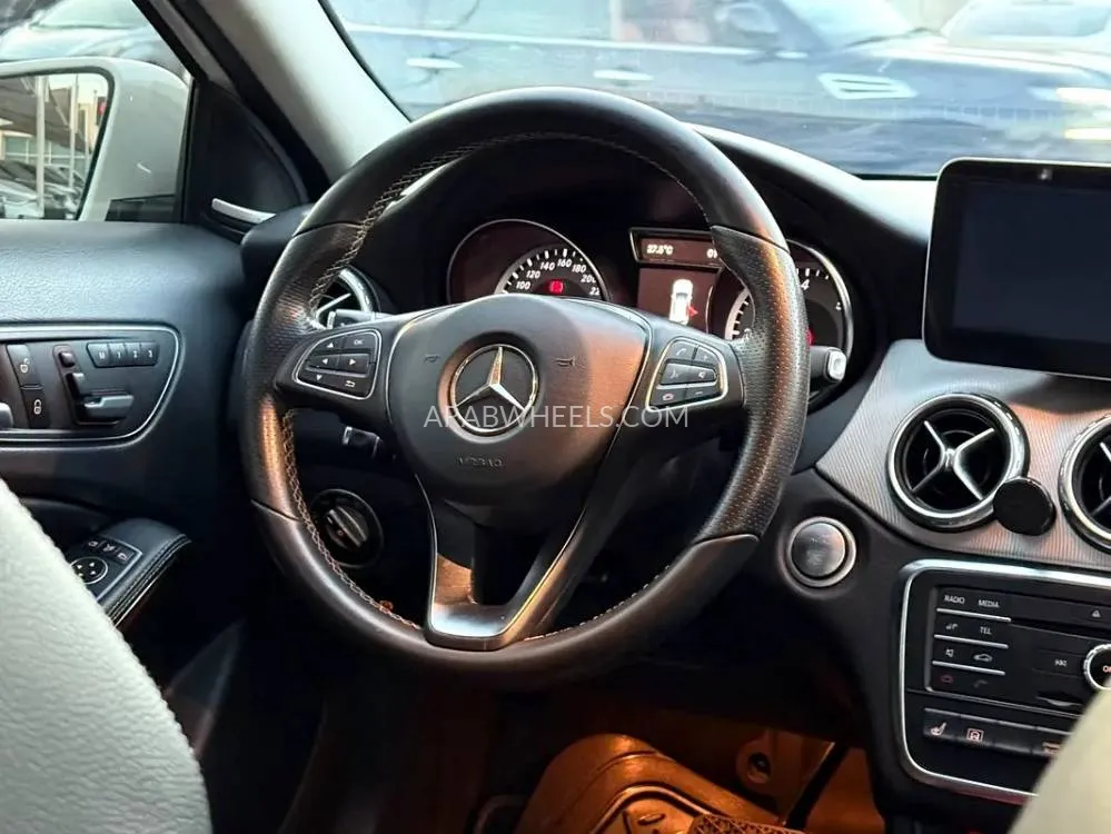 Mercedes Benz GLA 2017 for Sale in Sharjah Image-14