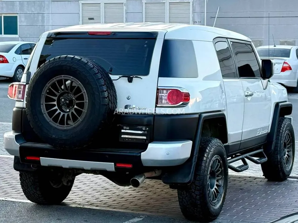 Toyota FJ Cruiser 2009 for Sale in Sharjah Image-9