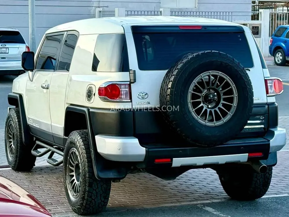 Toyota FJ Cruiser 2009 for Sale in Sharjah Image-15