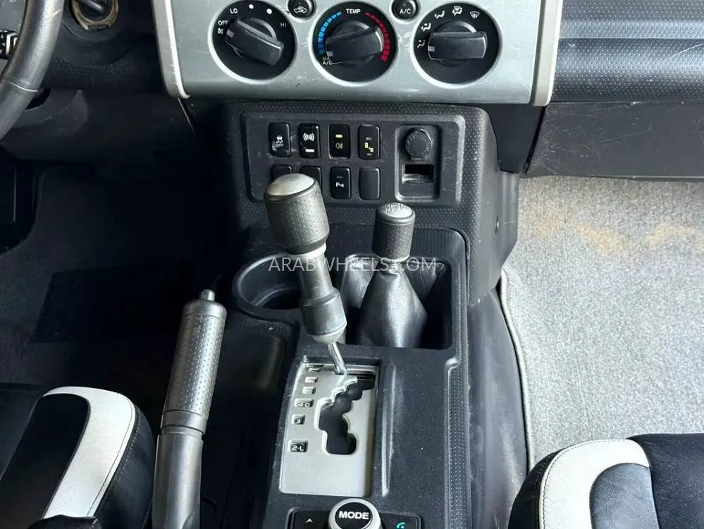 Toyota FJ Cruiser 2015 for Sale in Sharjah Image-11