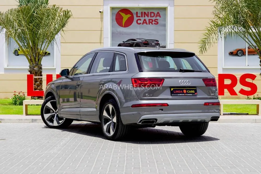 Audi Q7 2016 for Sale in Dubai Image-9