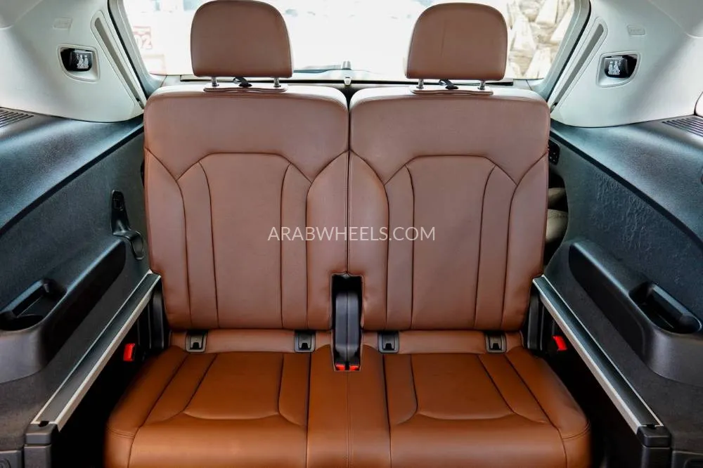 Audi Q7 2016 for Sale in Dubai Image-35