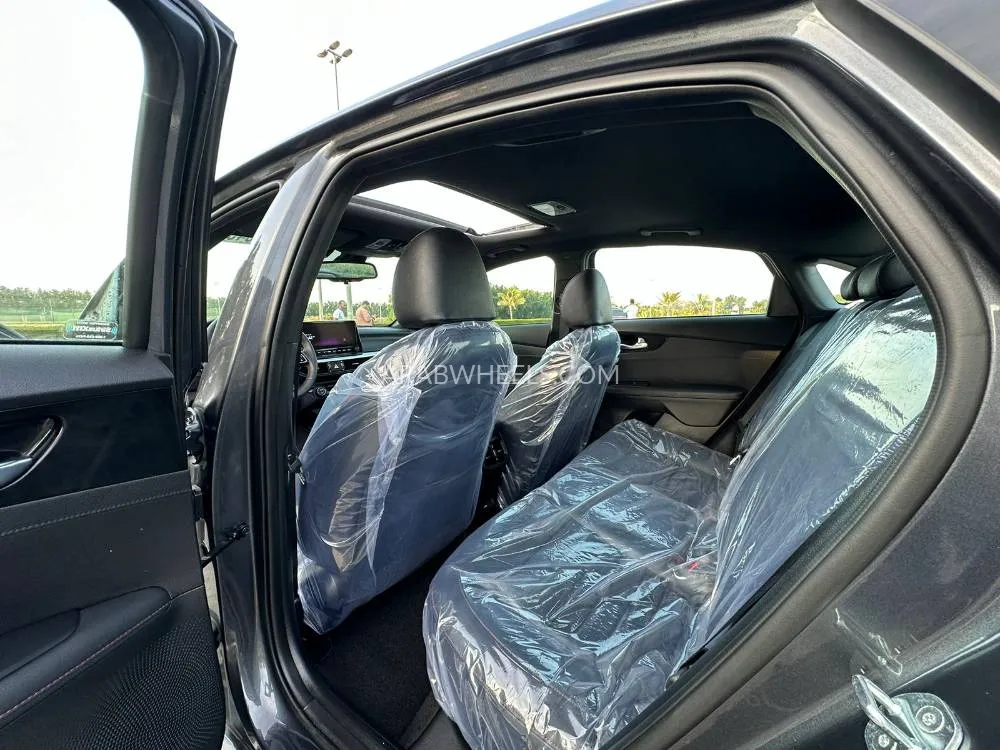 Kia Forte 2023 for Sale in Sharjah Image-17
