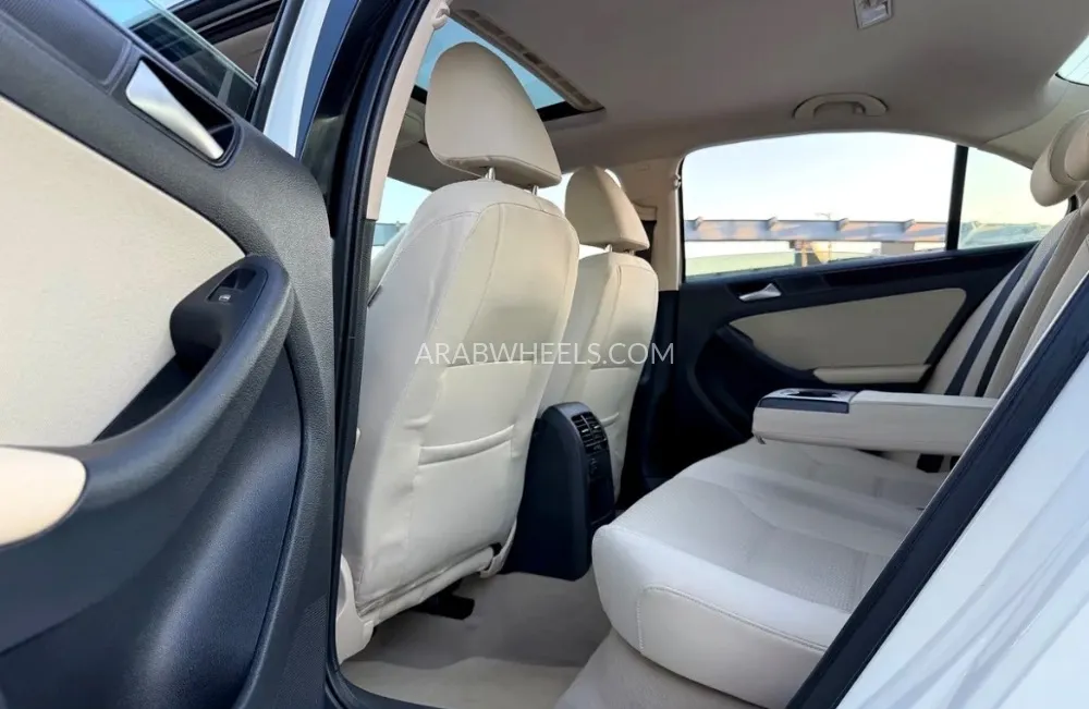 Volkswagen Jetta 2017 for Sale in Dubai Image-2
