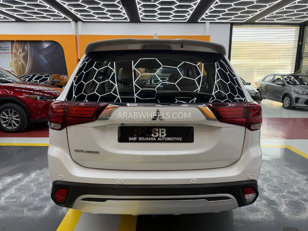 Mitsubishi Outlander 2023 for Sale in Dubai Image-6