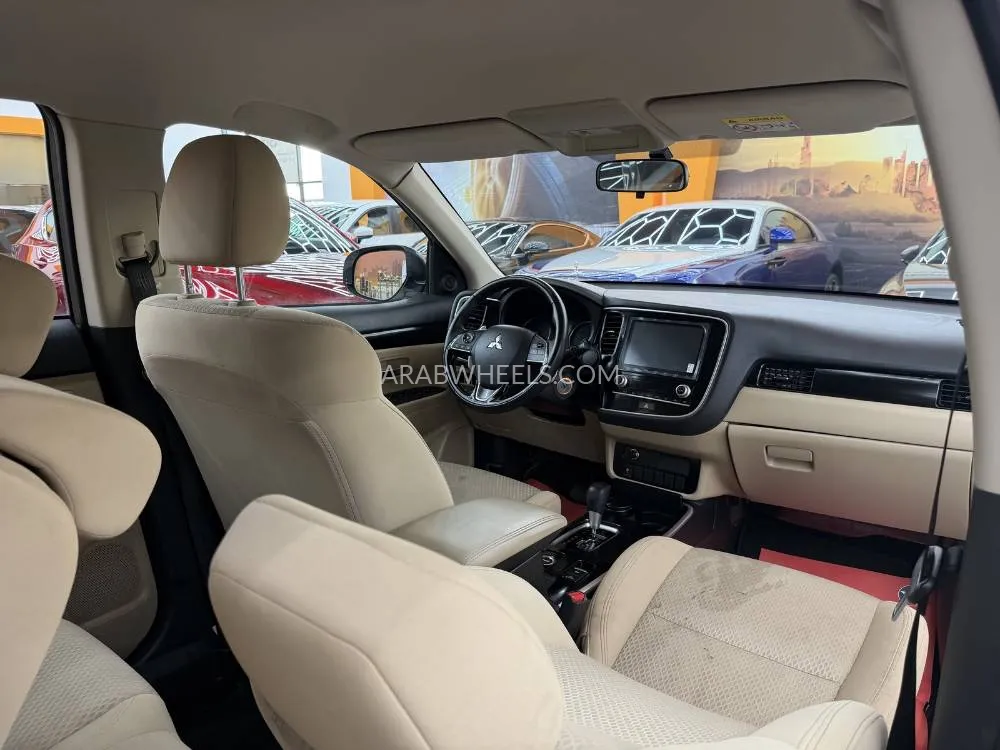 Mitsubishi Outlander 2023 for Sale in Dubai Image-10