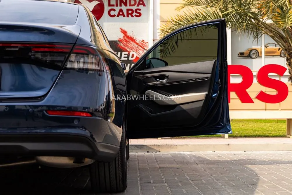 Honda Accord 2023 for Sale in Dubai Image-7