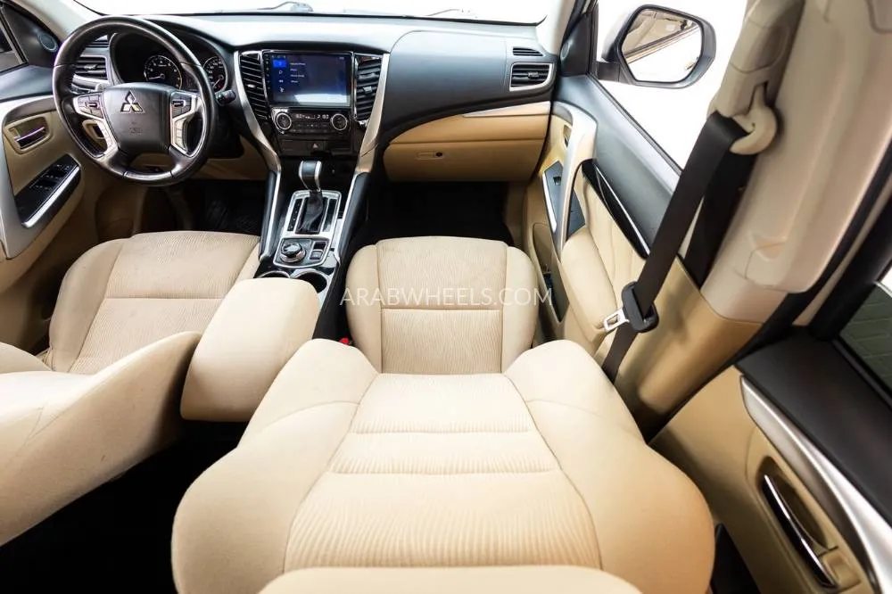 Mitsubishi Montero Sport 2019 for Sale in Dubai Image-16
