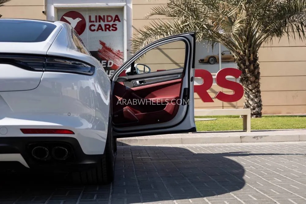 Porsche Panamera 2022 for Sale in Dubai Image-7