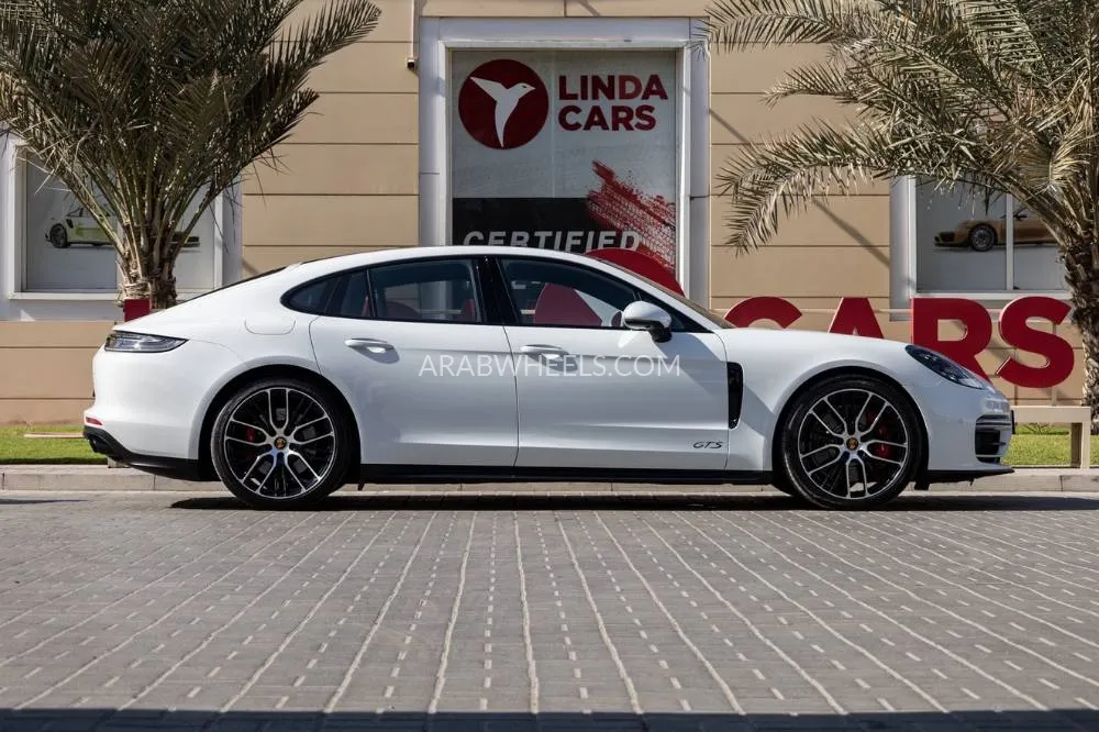 Porsche Panamera 2022 for Sale in Dubai Image-10