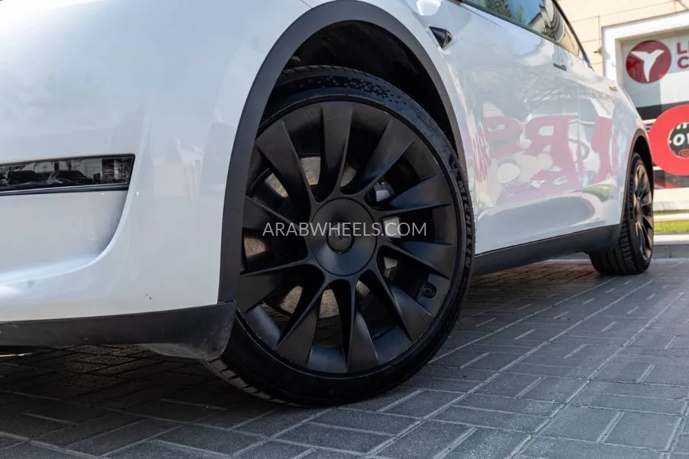 Tesla Model Y 2023 for Sale in Dubai Image-11