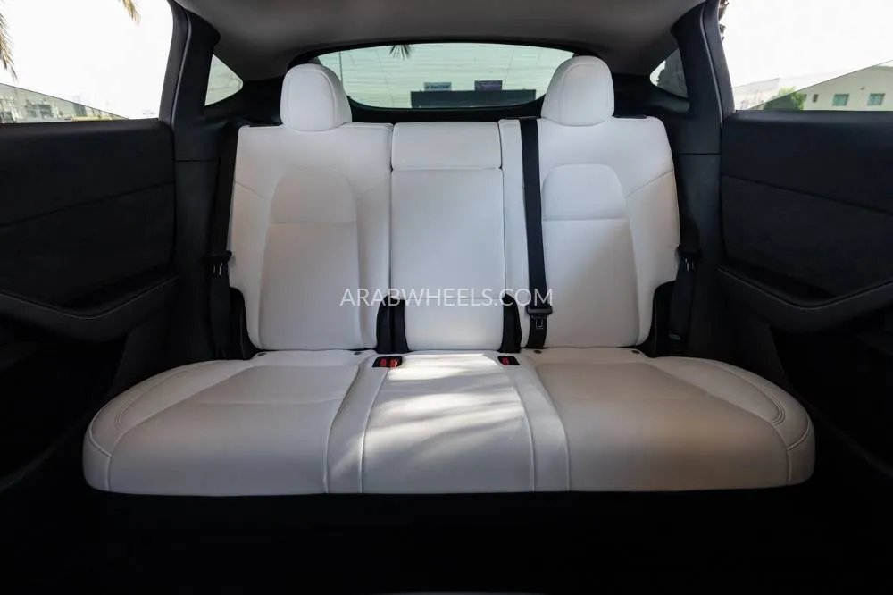 Tesla Model Y 2023 for Sale in Dubai Image-24