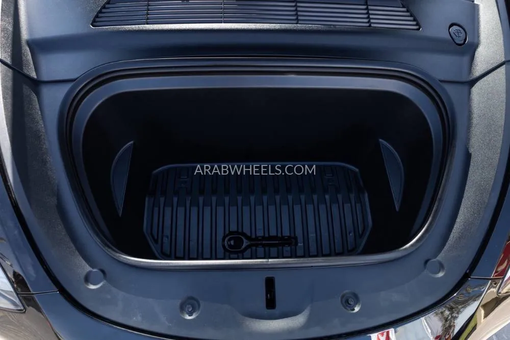 Tesla Model Y 2024 for Sale in Dubai Image-25
