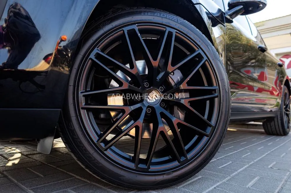 Porsche Macan 2022 for Sale in Dubai Image-10