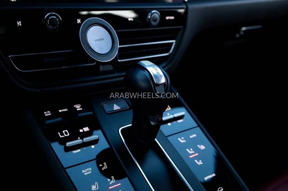 Porsche Macan 2022 for Sale in Dubai Image-19