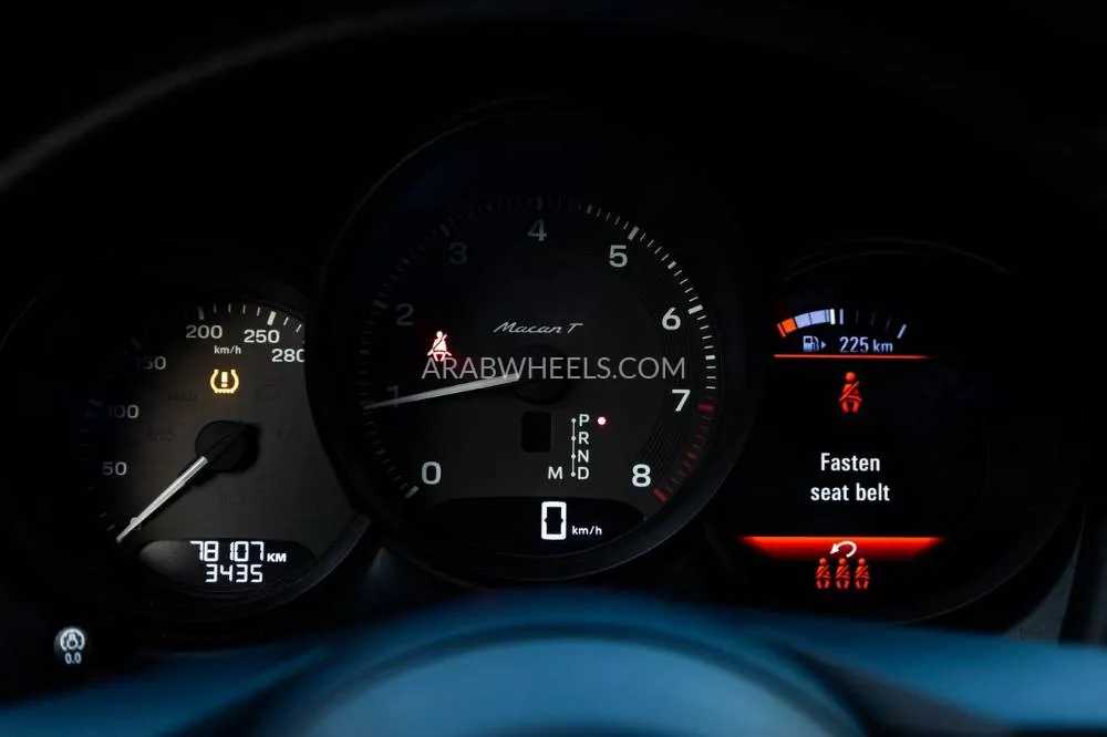 Porsche Macan 2022 for Sale in Dubai Image-21