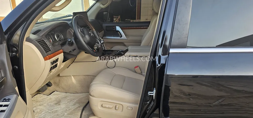 تويوتا لاند كروزر 2014 for Sale in عجمان Image-10