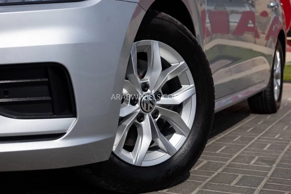 Volkswagen Passat 2021 for Sale in Dubai Image-11