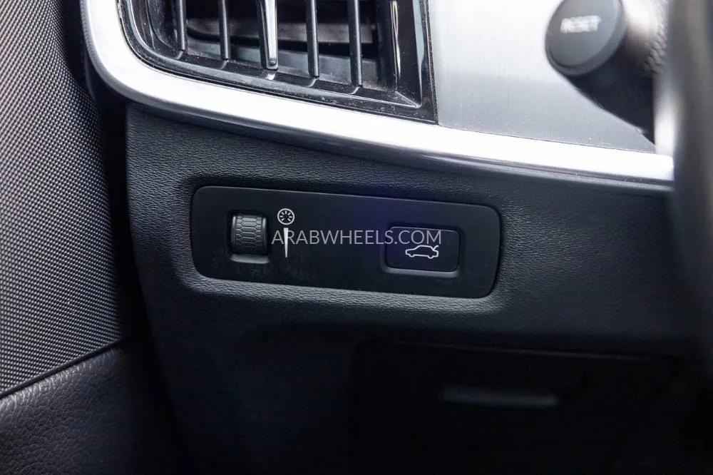 Volvo S90 2017 for Sale in Dubai Image-34