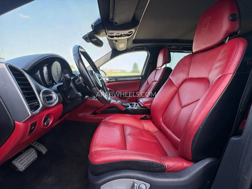 Porsche Cayenne 2017 for Sale in Dubai Image-18