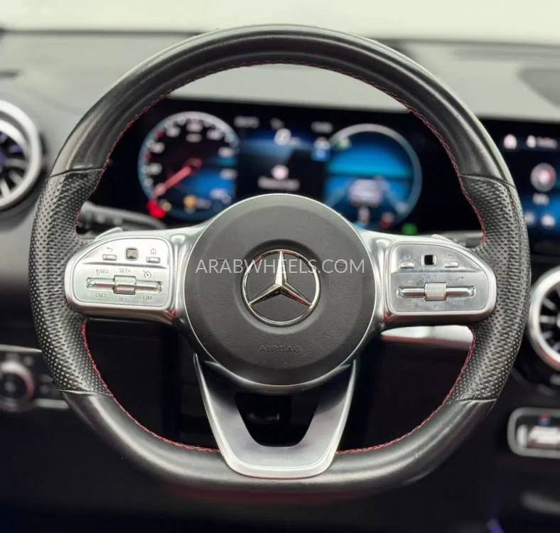Mercedes Benz GLB 2023 for Sale in Dubai Image-9