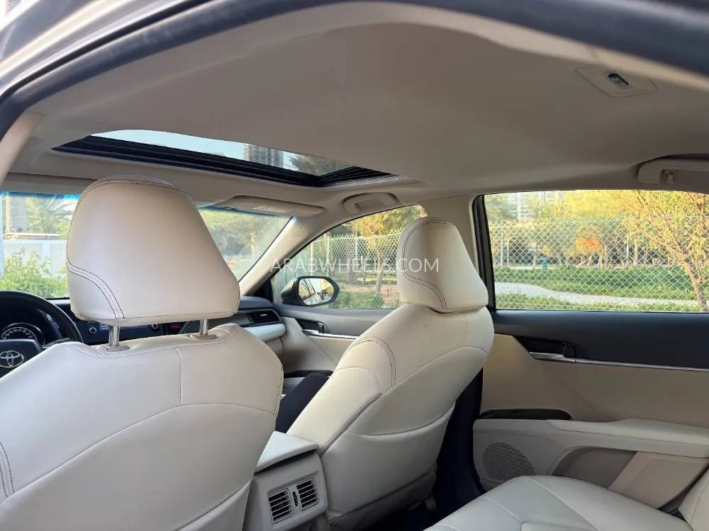 Toyota Camry 2023 for Sale in Dubai Image-10