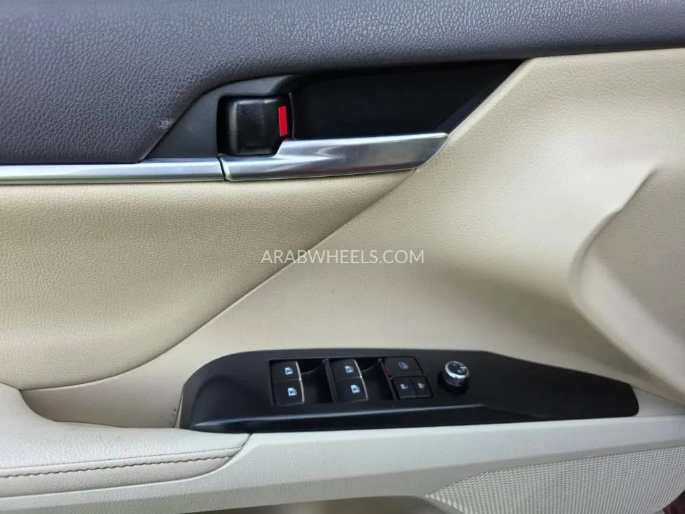 Toyota Camry 2020 for Sale in Sharjah Image-13