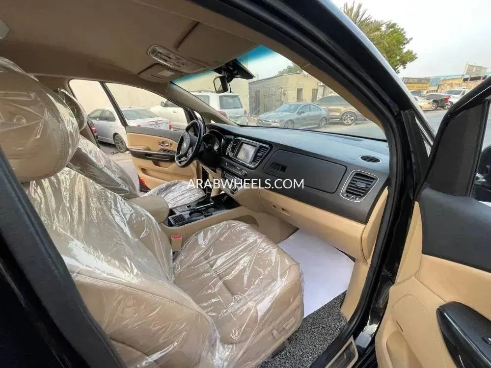 Kia Carnival 2019 for Sale in Umm Al Quwain Image-11