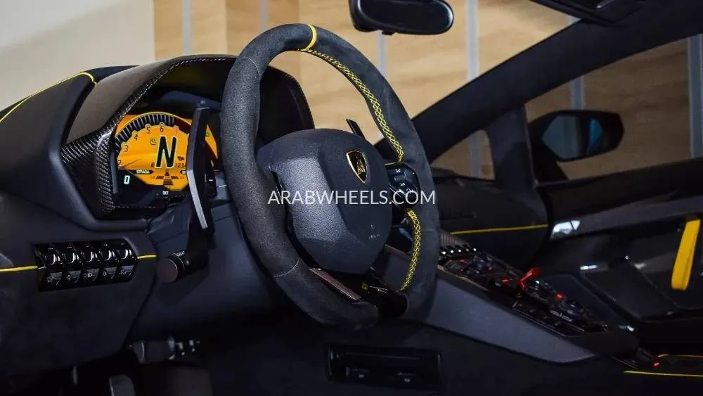 لامبورغيني أفينتادور 2016 for Sale in دبي Image-8