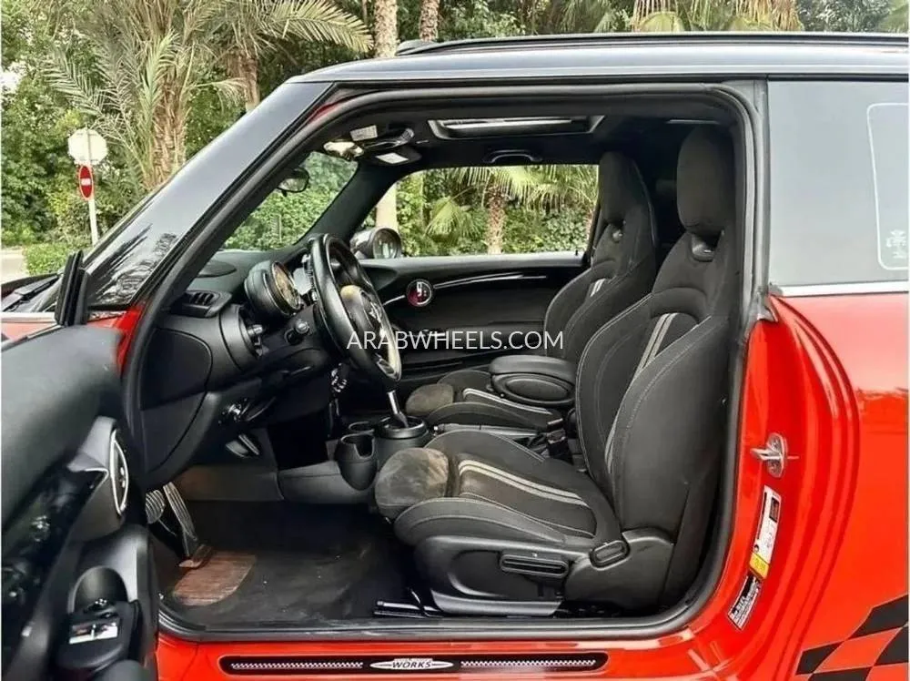 Mini Cooper 2019 for Sale in Dubai Image-6