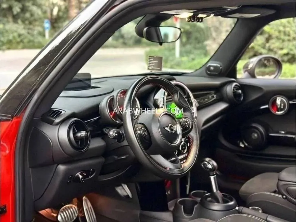 Mini Cooper 2019 for Sale in Dubai Image-8