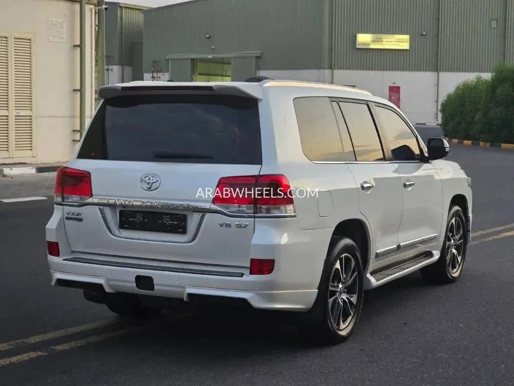 تويوتا لاند كروزر 2020 for Sale in أم القيوين Image-14