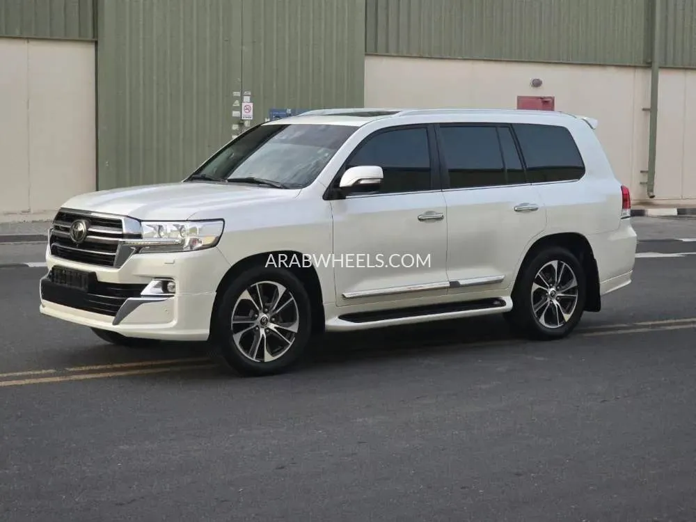 تويوتا لاند كروزر 2020 for Sale in أم القيوين Image-16