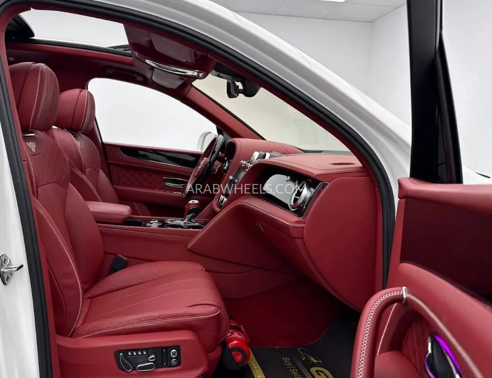 Bentley Bentayga 2019 for Sale in Dubai Image-15