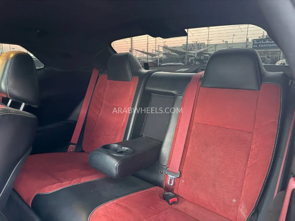 دودج تشالينجر 2016 for Sale in الشارقة Image-10
