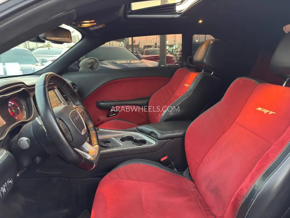دودج تشالينجر 2016 for Sale in الشارقة Image-11