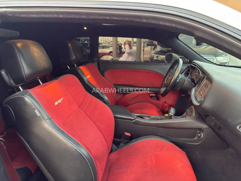 دودج تشالينجر 2016 for Sale in الشارقة Image-13