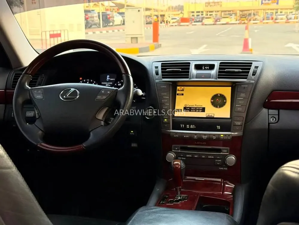 Lexus LS 2020 for Sale in Sharjah Image-8