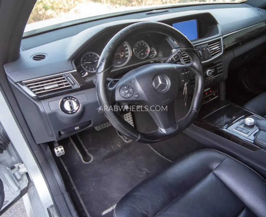 مرسيدس بنز كلاس E 2010 for Sale in عجمان Image-16
