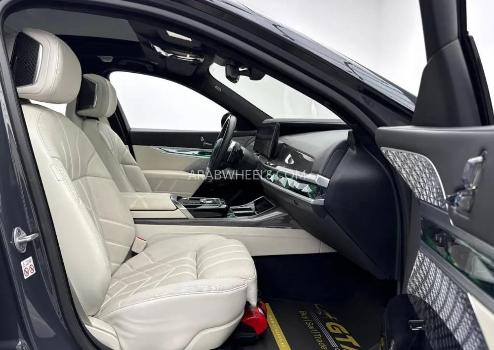 BMW 7 series 2023 for Sale in Dubai Image-16